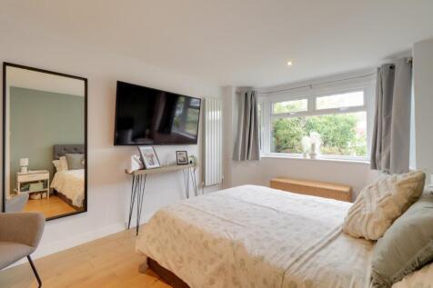 Bedroom One (3).jpg