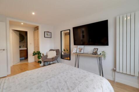 Bedroom One (7).jpg