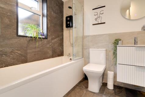 Bathroom (1).jpg