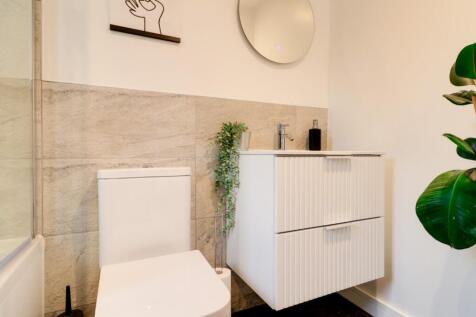 Bathroom (3).jpg