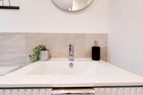 Bathroom (4).jpg