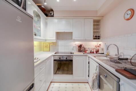 Kitchen (1).jpg