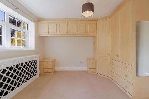 Bedroom 1b.jpg