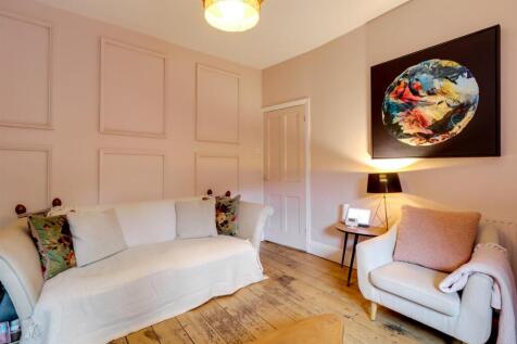 Living Room (3).jpg