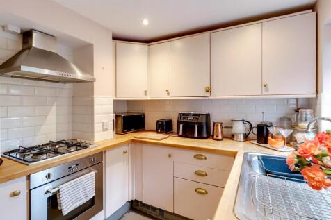 Kitchen (1).jpg