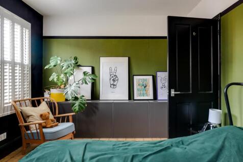 Bedroom 1 (6).jpg