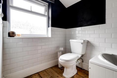 Bathroom (2).jpg