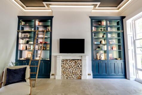 Living Room (1).jpg