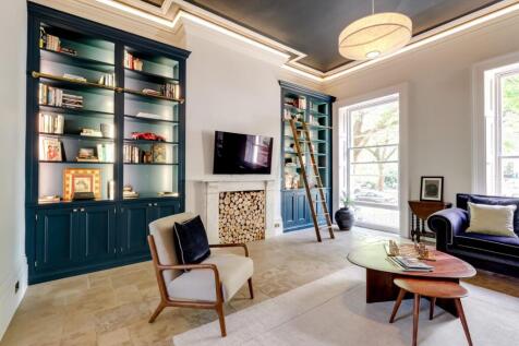 Living Room (2).jpg