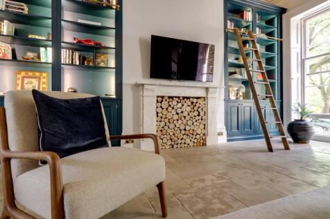 Living Room (7).jpg