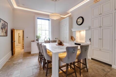 Kitchen (1).jpg