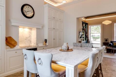 Kitchen (8).jpg