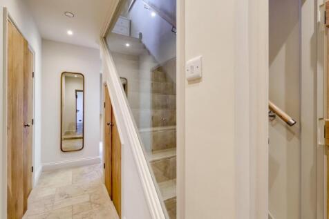 Hallway (2).jpg