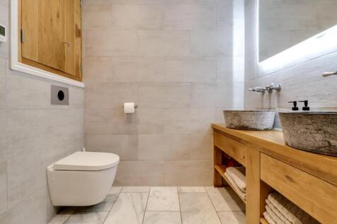 Bathroom (3).jpg