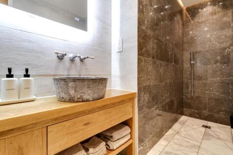 Bathroom (4).jpg