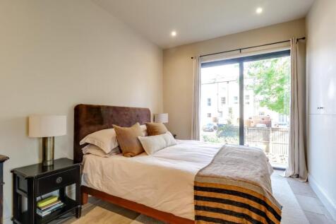 Bedroom One (1).jpg