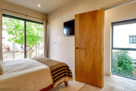 Bedroom One (2).jpg