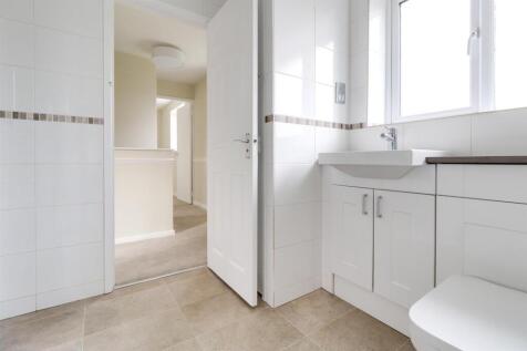Bathroom (2).jpg