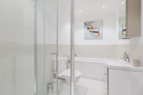 Bathroom a.jpg