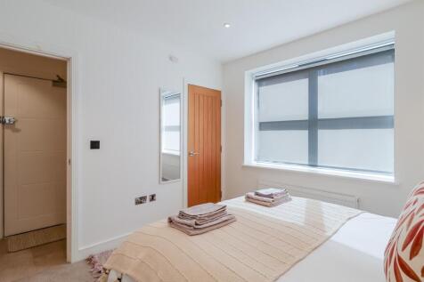 Bedroom 1b.jpg