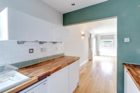 Kitchen (8).jpg