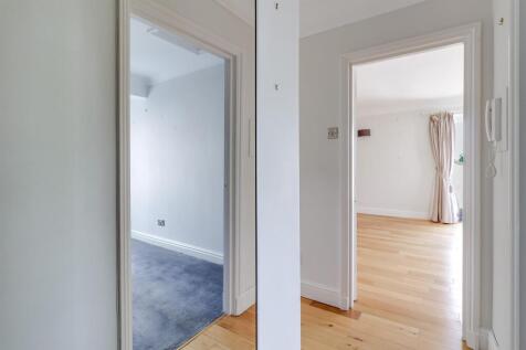 Hallway (2).jpg