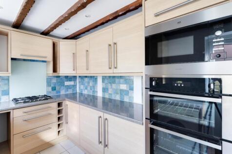 Kitchen (2).jpg
