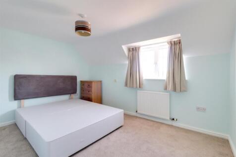 Bedroom 1.jpg