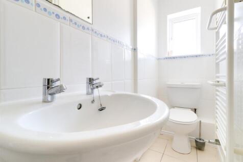Bathroom (2).jpg