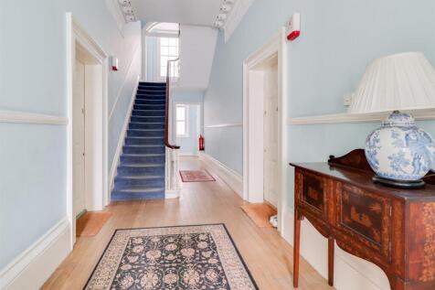 Hallway 3.jpg