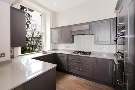 Kitchen a.jpg