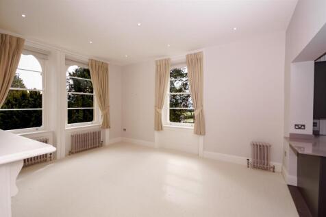 Living Room b.jpg
