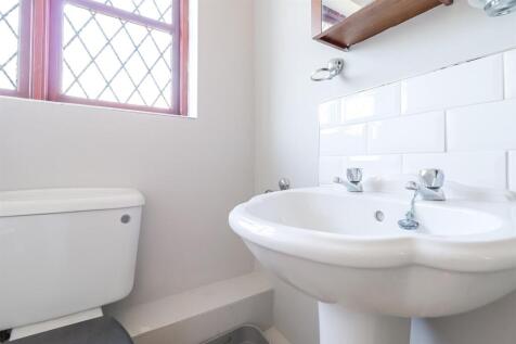 Bathroom (2).jpg