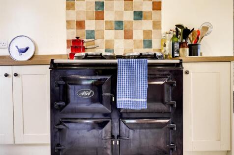 Kitchen (8).jpg