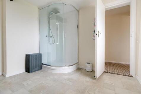 Bathroom 1 (2).jpg