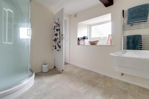 Bathroom 1 (4).jpg