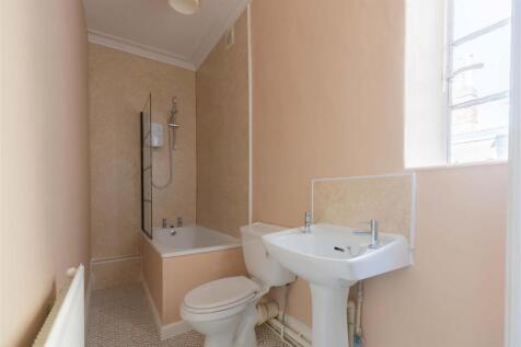Bathroom a.jpg