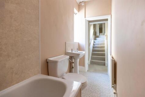 Bathroom c.jpg