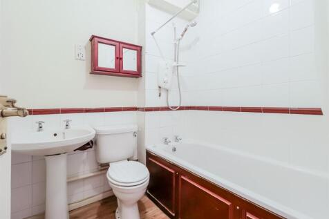 Bathroom c.jpg