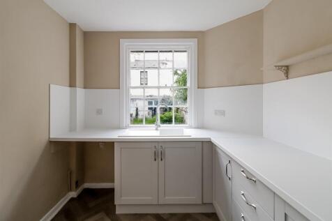Kitchen (5).jpg