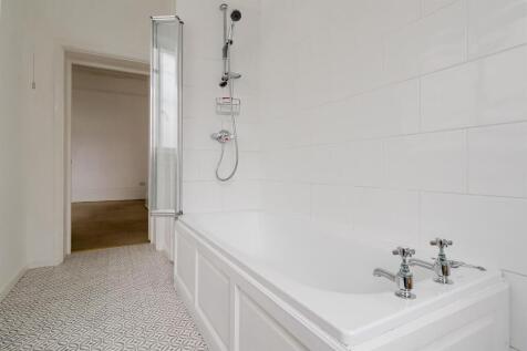 Bathroom (3).jpg