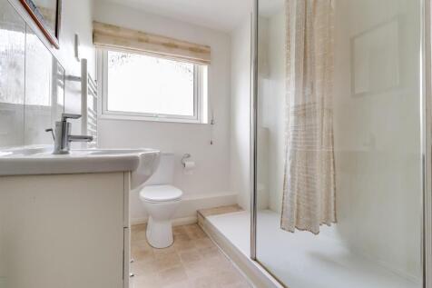 Bathroom (2).jpg