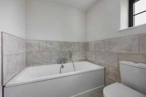 Bathoom b.JPG