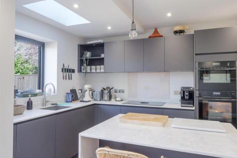 Kitchen (3).jpg