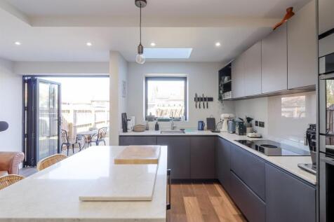 Kitchen (8).jpg