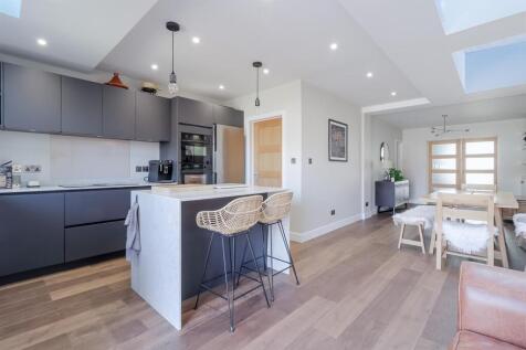 Kitchen (1).jpg