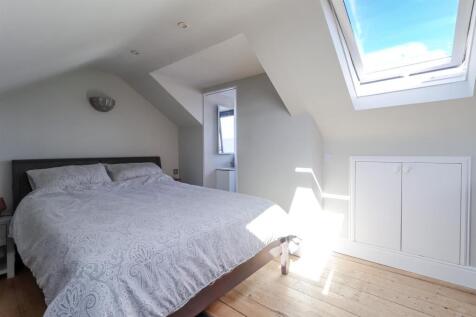 Bedroom 1 (3).jpg