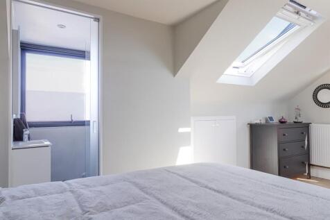 Bedroom 1 (5).jpg