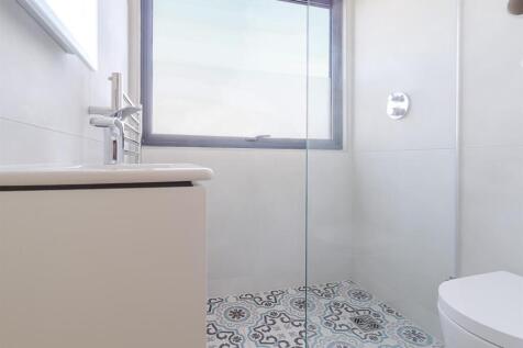 Bedroom 1 Ensuite (5).jpg