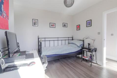 Bedroom 2 (2).jpg